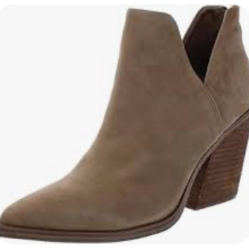 NWOT Steve Madden Alpasso Taupe Ankle Booties